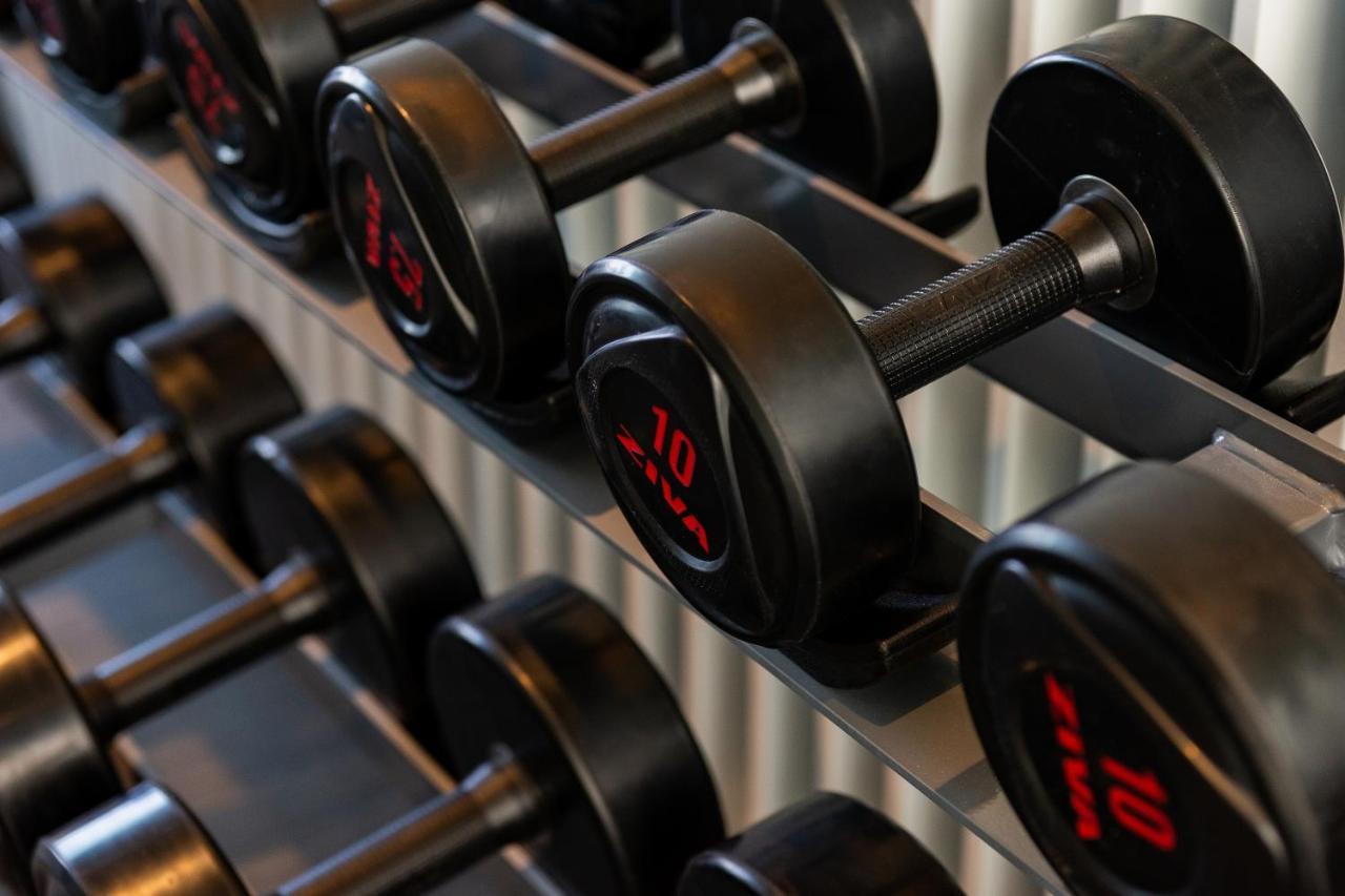 Arbour Hotel And Residence Pattaya Eksteriør billede Dumbbells on a rack