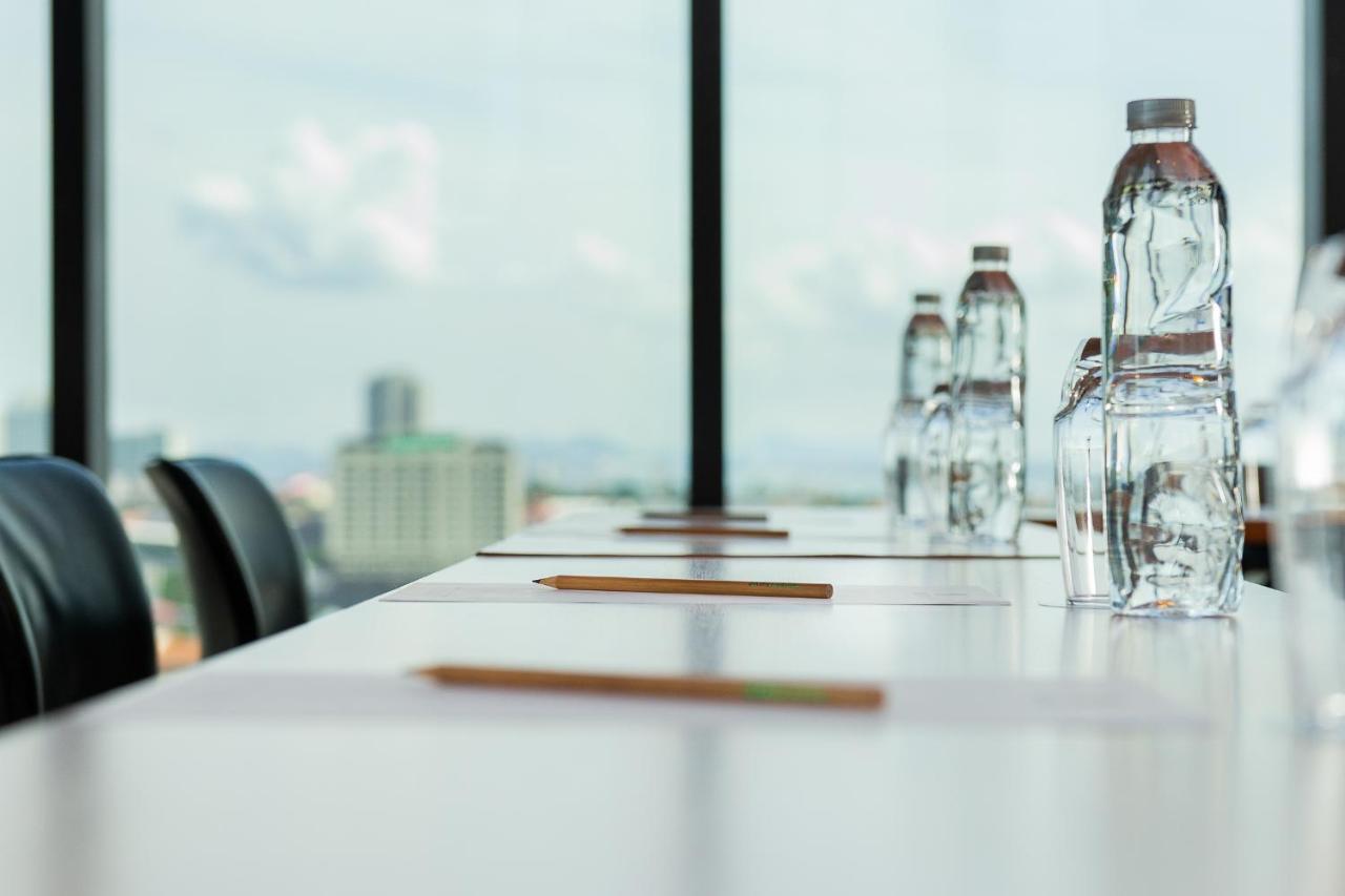 Arbour Hotel And Residence Pattaya Eksteriør billede Bottled water on a conference table