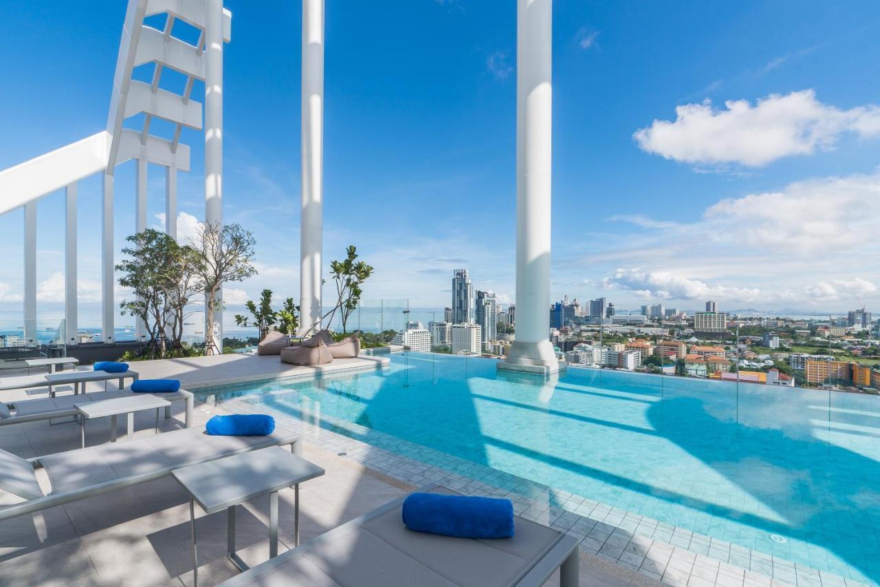 Arbour Hotel And Residence Pattaya Eksteriør billede Infinity pool at the rooftop