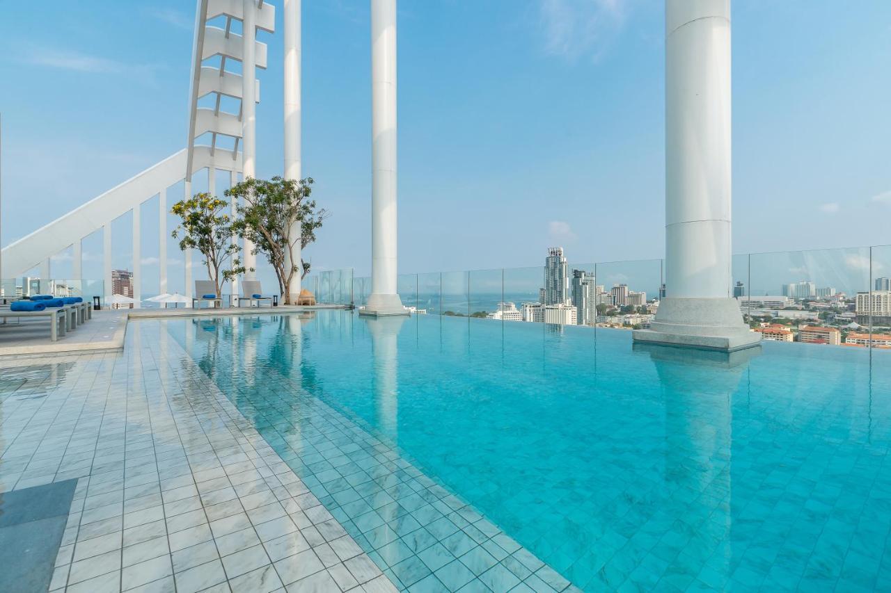Arbour Hotel And Residence Pattaya Eksteriør billede Infinity pool at the rooftop