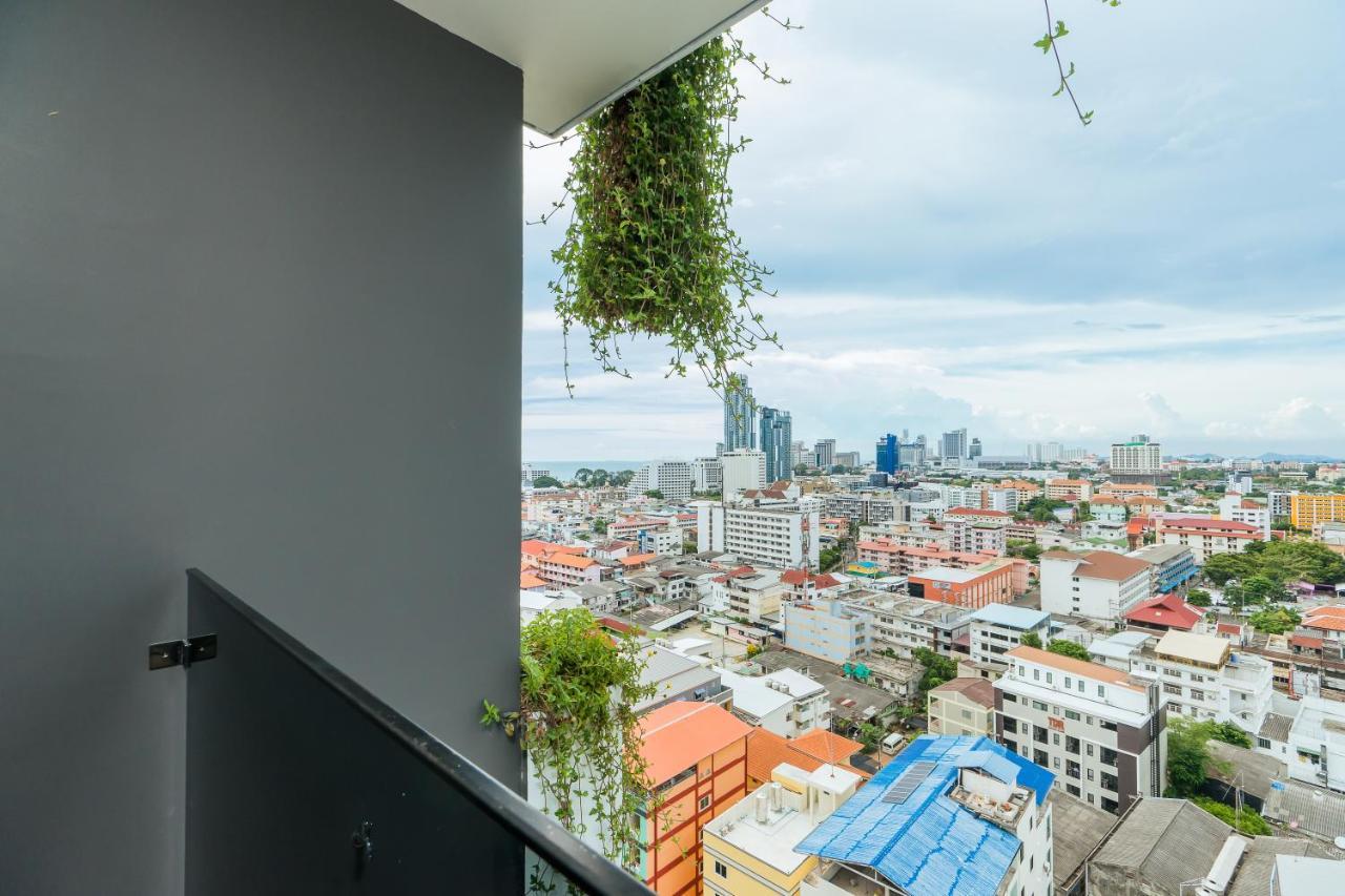 Arbour Hotel And Residence Pattaya Eksteriør billede View from the balcony of a condominium in Bangkok